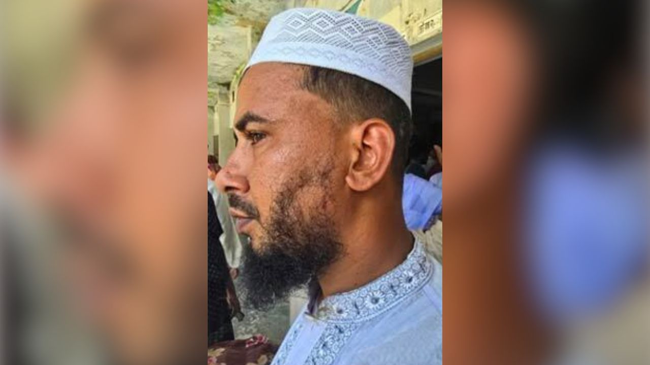 মাদরাসার সহকারী শিক্ষককে মহিলা ভাইস প্রিন্সিপালের মারধর